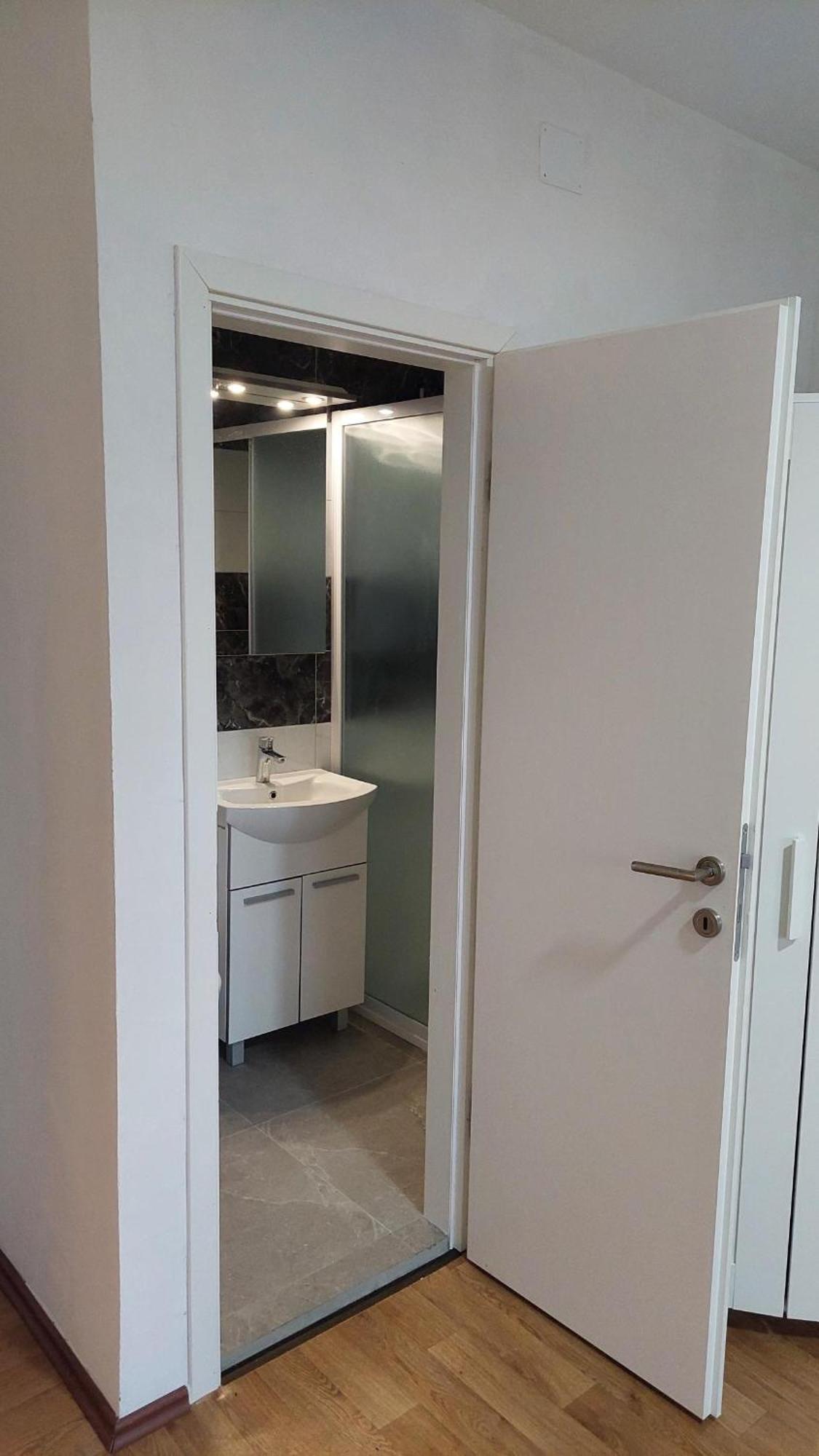 With Private Toilet And Terrace In Center In Shared Leilighet